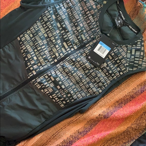 Nike running vest size medium - Picture 2 of 4